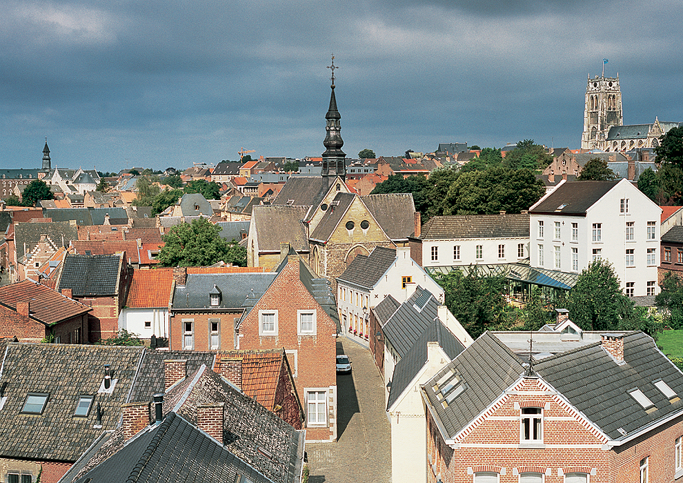 TONGEREN, St Catherine's Beguinage viewed from the Moerenpoort